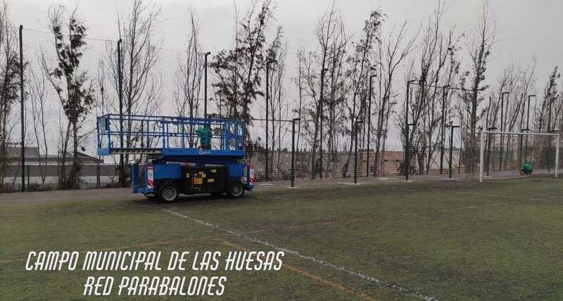 Red parabalones instaldas en el Campo Municipal de Las Huesas/TA.